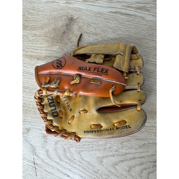 Mizuno Other - Mizuno Max Flex Model MM4001 Baseball 9" Glove Right Hand Throw RHT Broken In